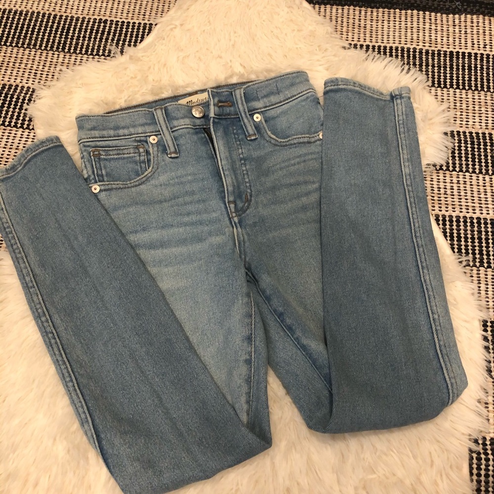 Madewell 10’’ High Rise Skinny Jeans style: Ag160